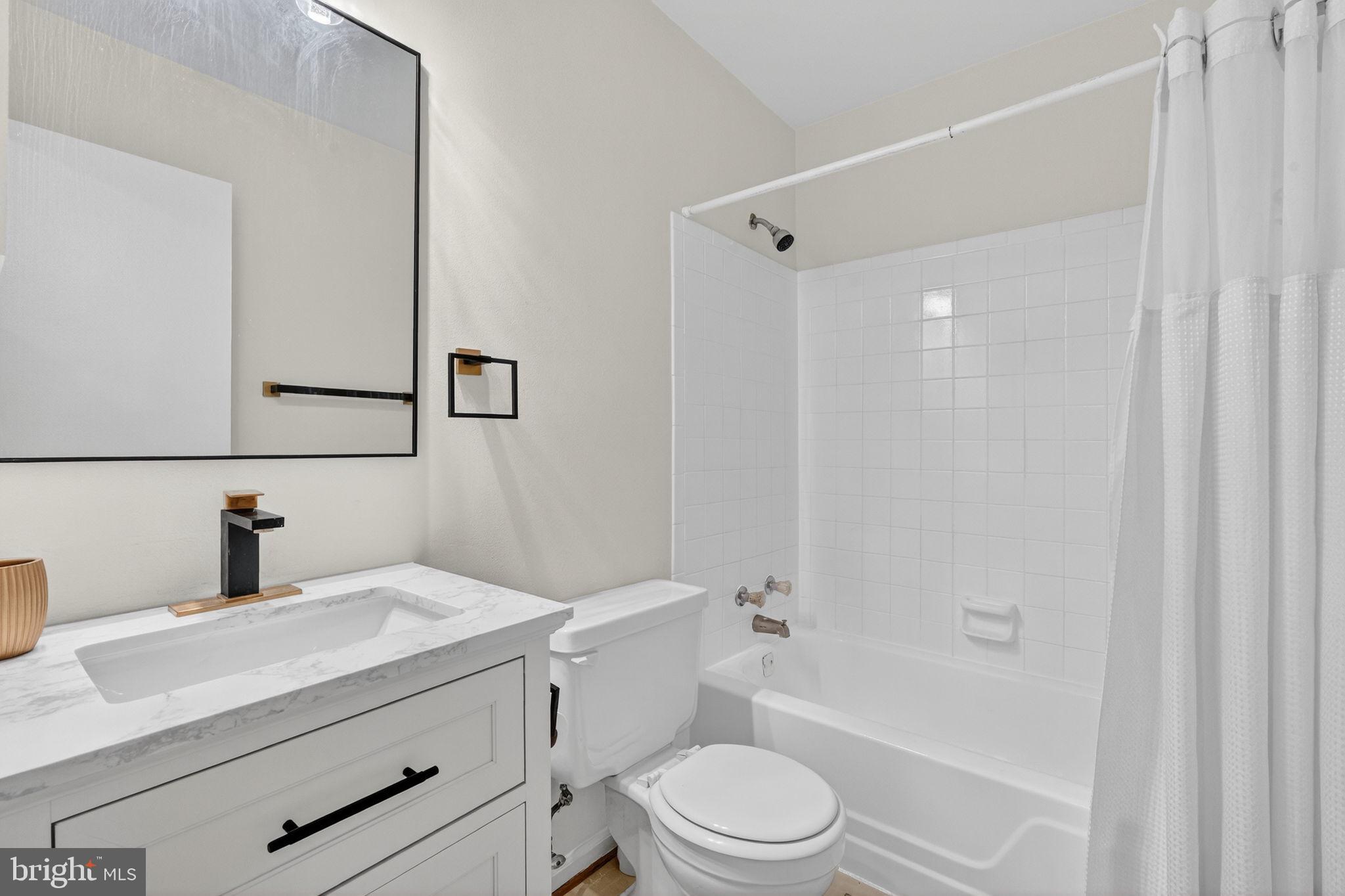 20017 SPUR HILL DRIVE