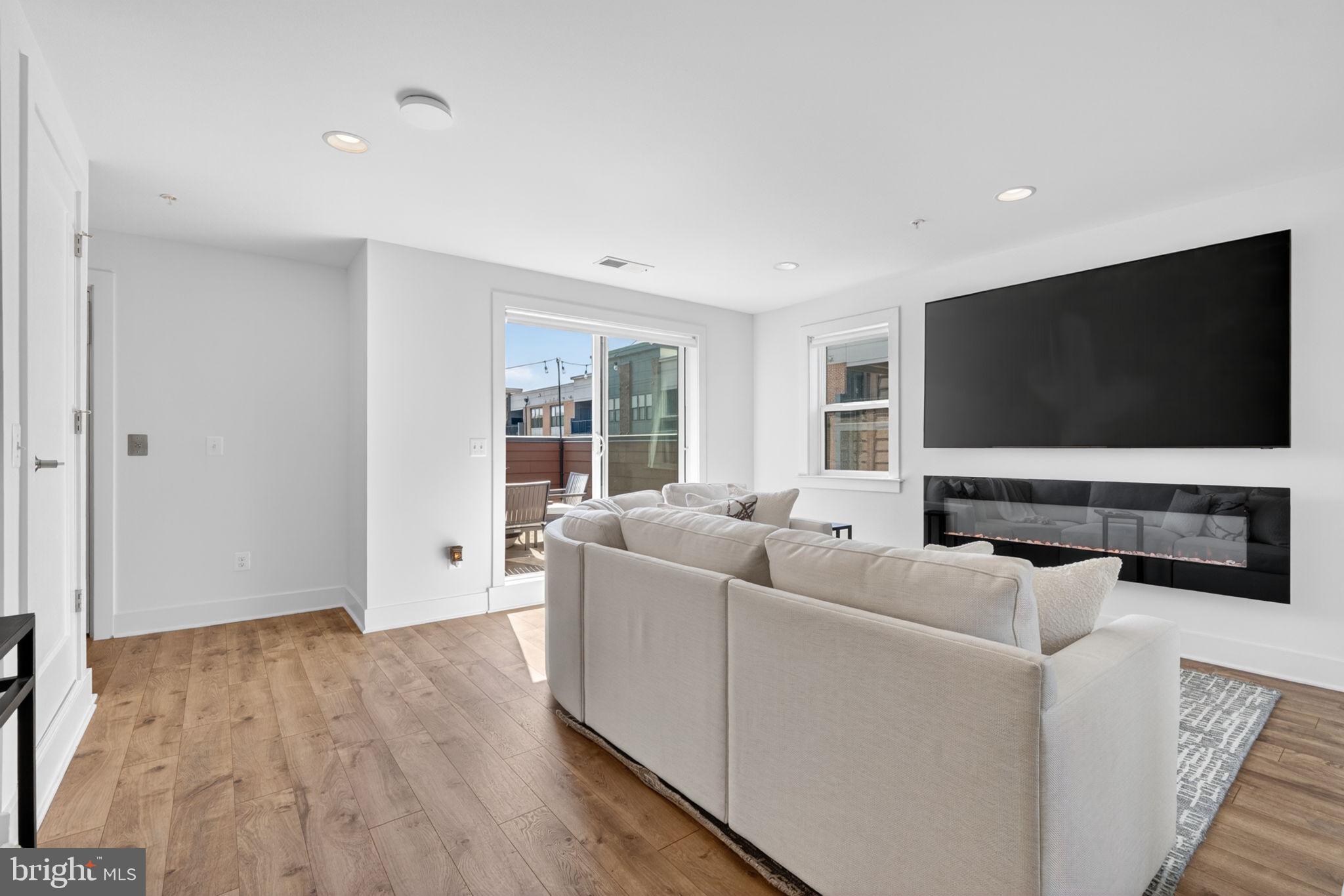 3301 WOODLAND PHLOX STREET