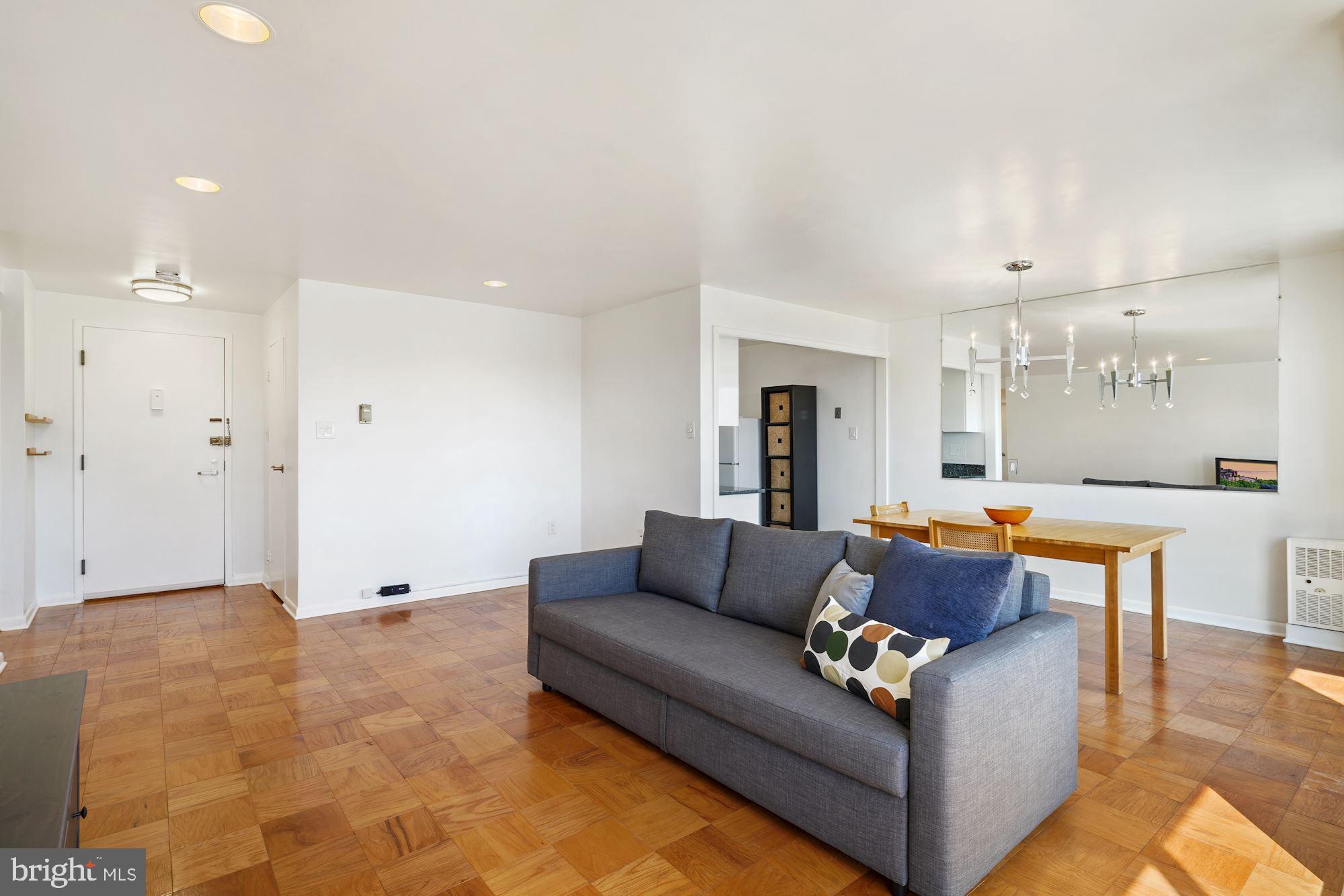 10201 GROSVENOR PLACE 712