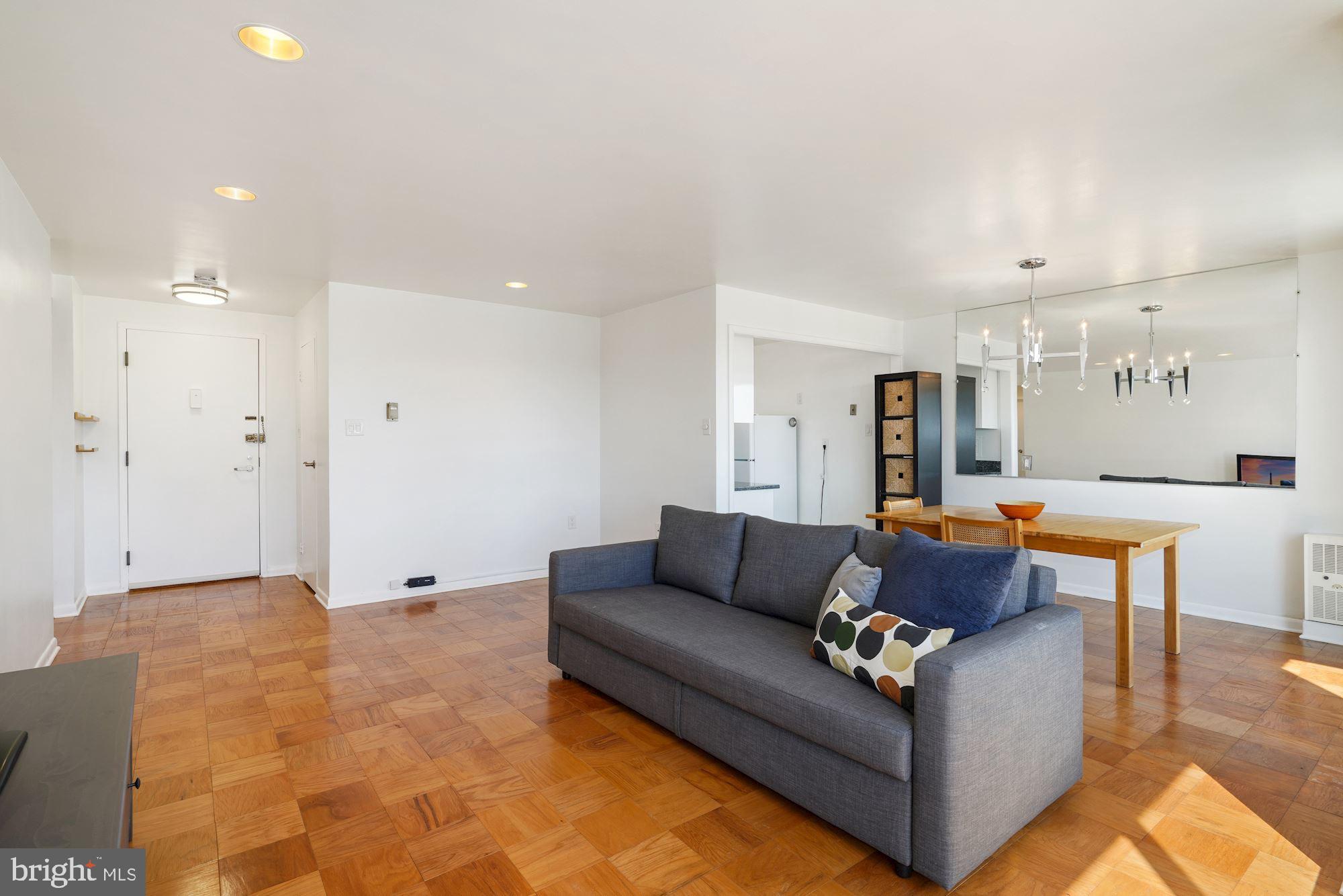 10201 GROSVENOR PLACE 712
