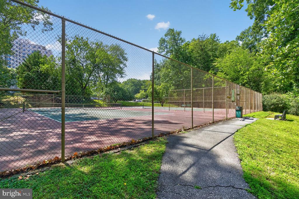 10500 ROCKVILLE PIK Unit: G17