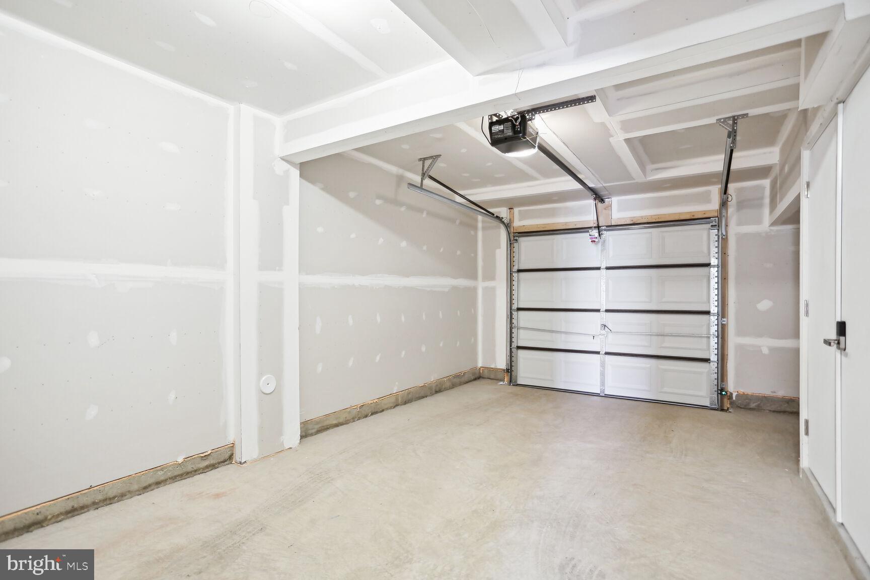 3595 Carnaby St