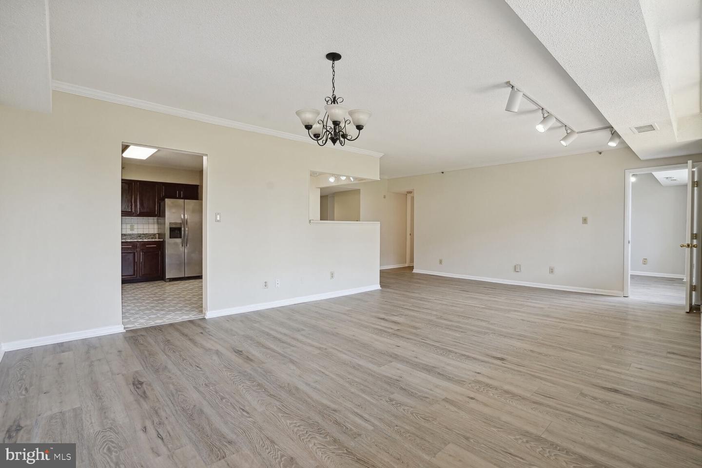 3713 S George Mason Dr #507