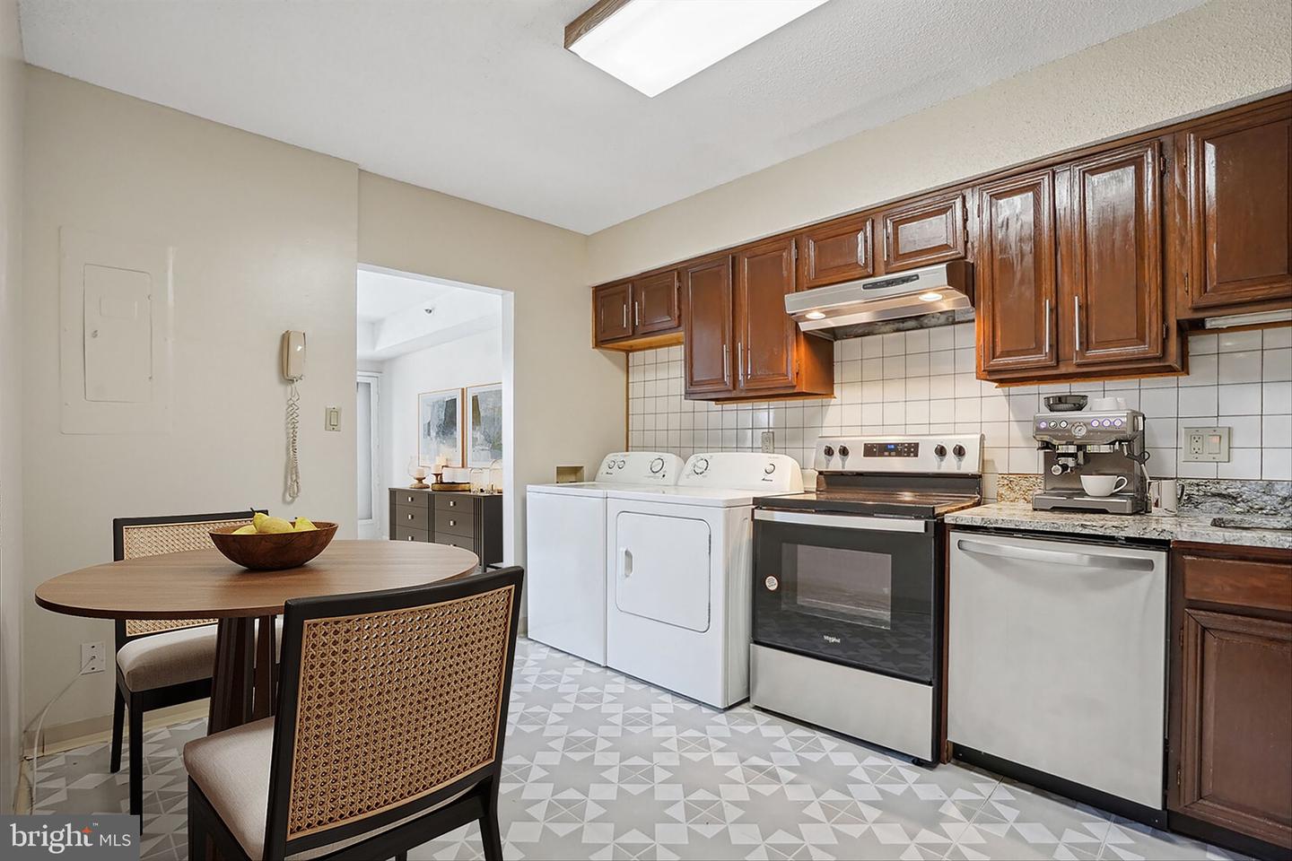 3713 S George Mason Dr #507