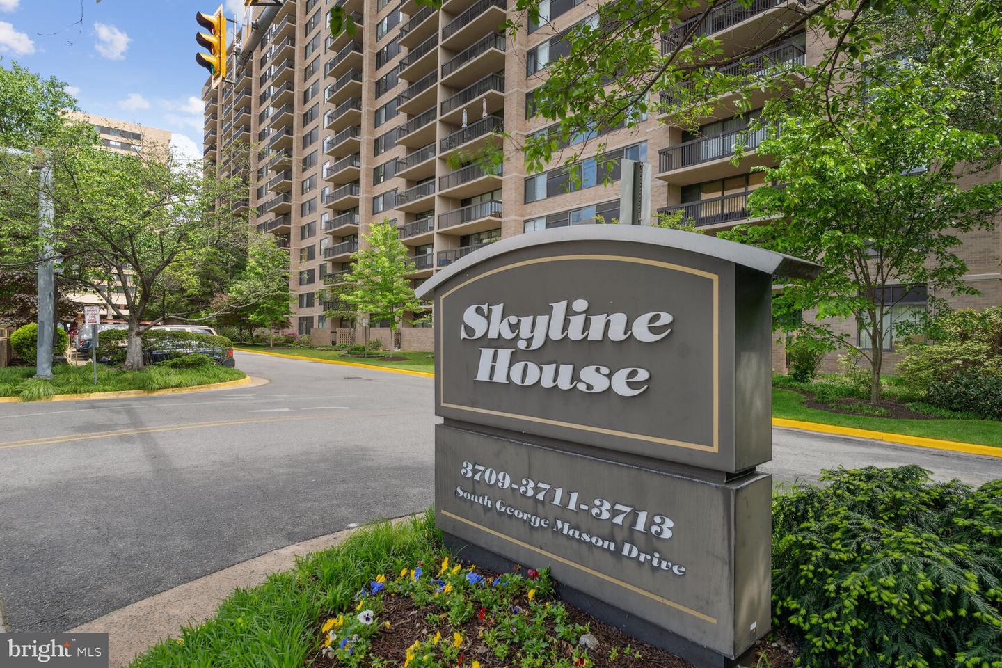 3713 S George Mason Dr #507