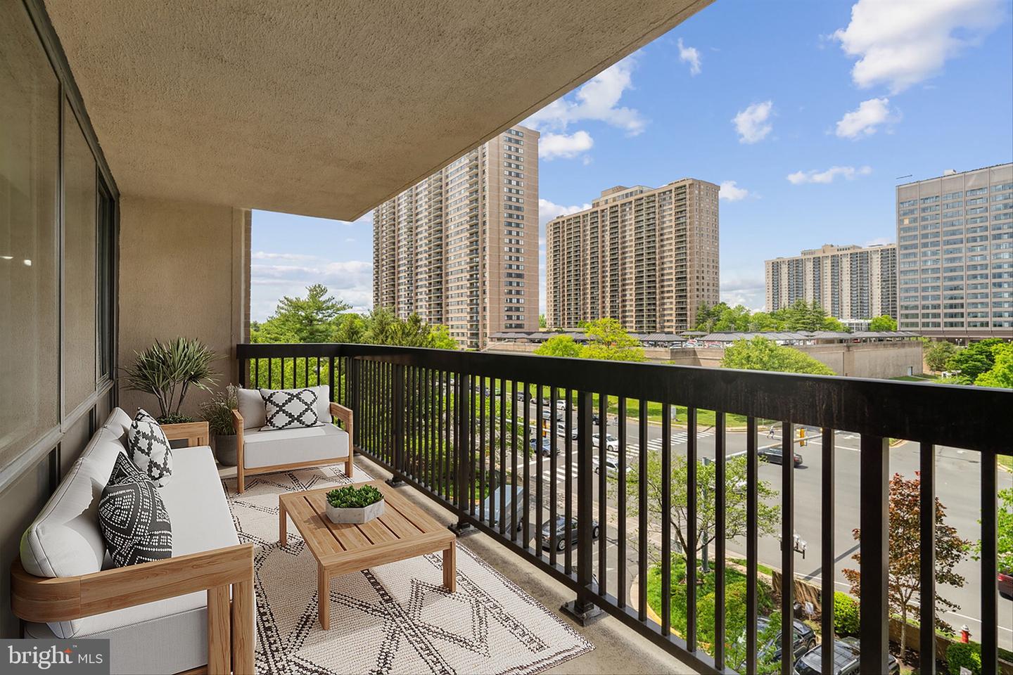 3713 S George Mason Dr #507