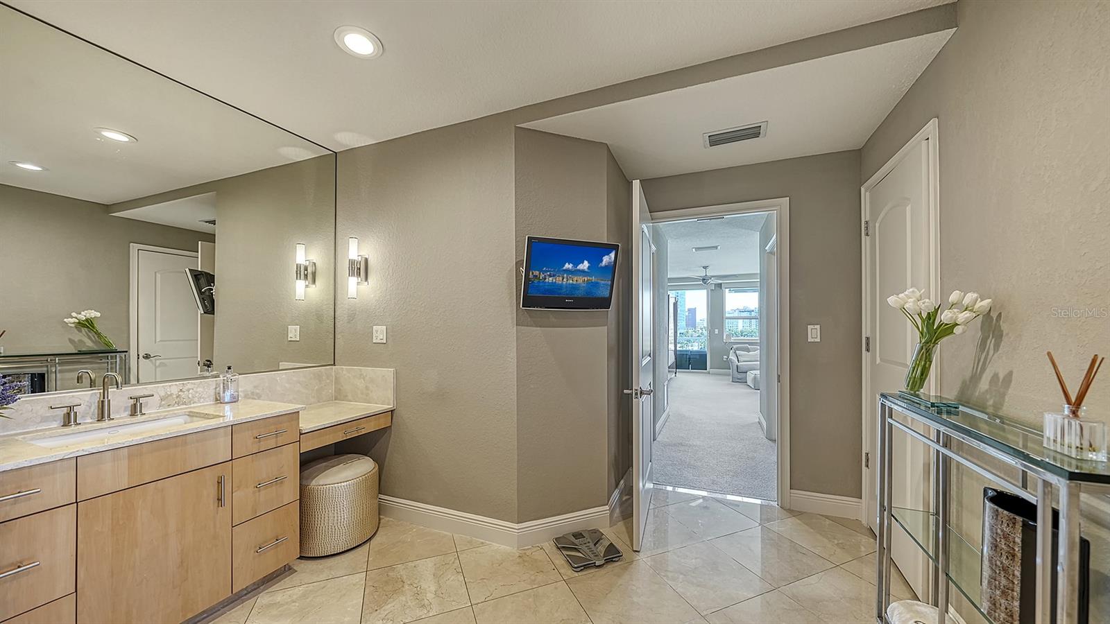 650 GOLDEN GATE PT #602
