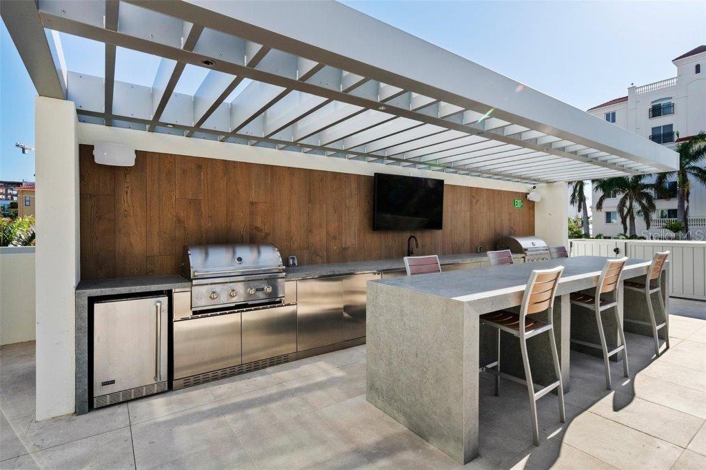 111 GOLDEN GATE PT #802PH