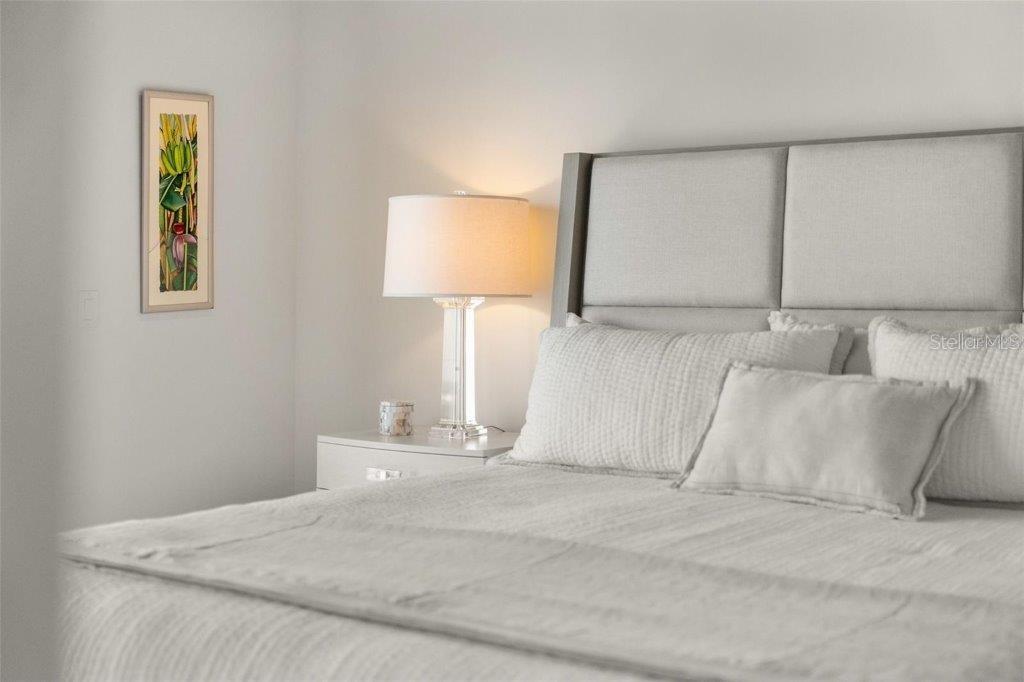 111 GOLDEN GATE PT #802PH