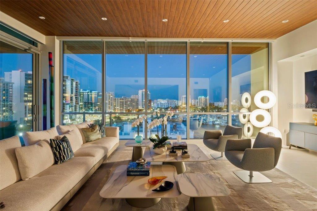 111 GOLDEN GATE PT #802PH