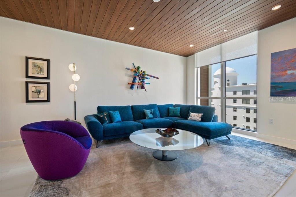 111 GOLDEN GATE PT #802PH