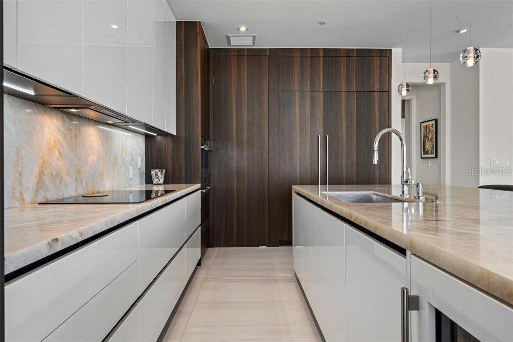 111 GOLDEN GATE PT #802PH