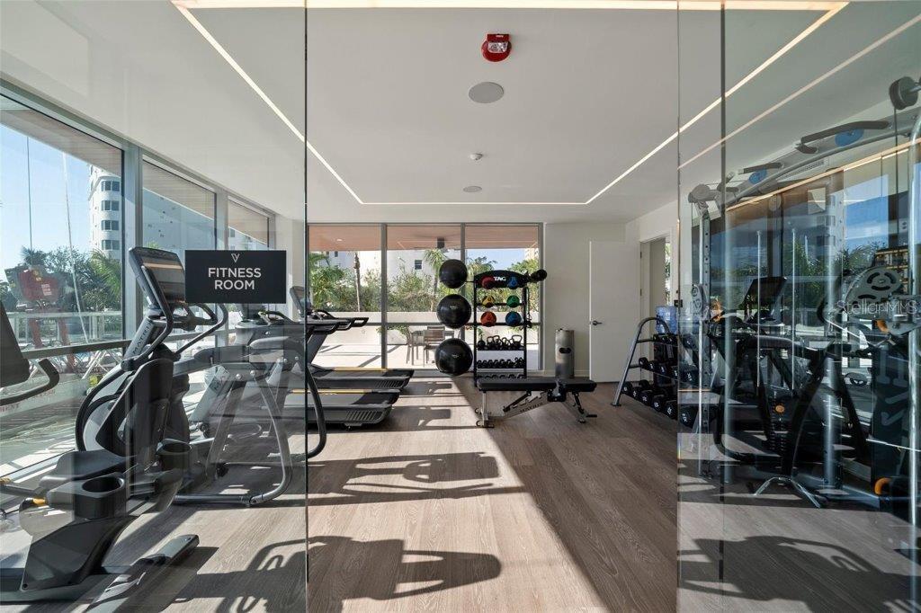 111 GOLDEN GATE PT #802PH