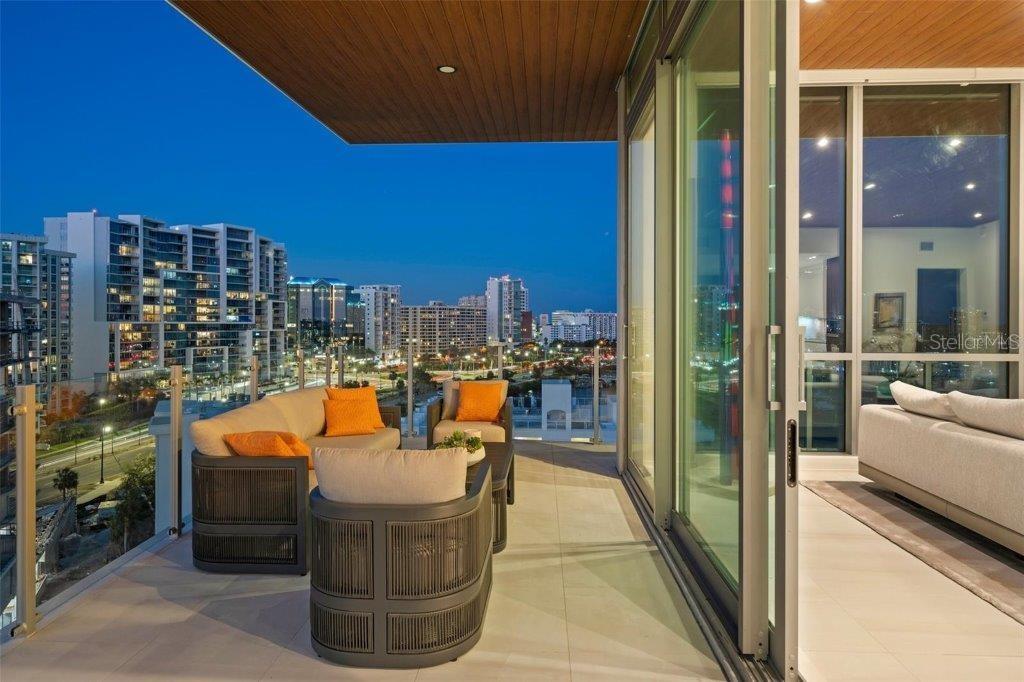 111 GOLDEN GATE PT #802PH