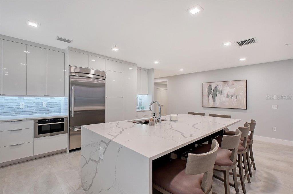 650 GOLDEN GATE PT #403