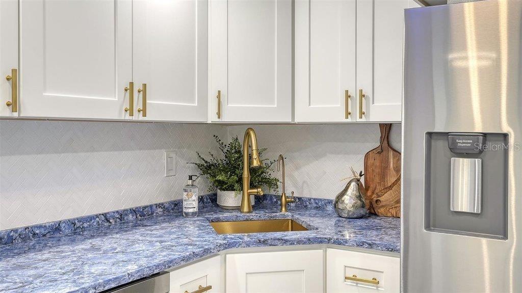 101 S GULFSTREAM AVE #15B