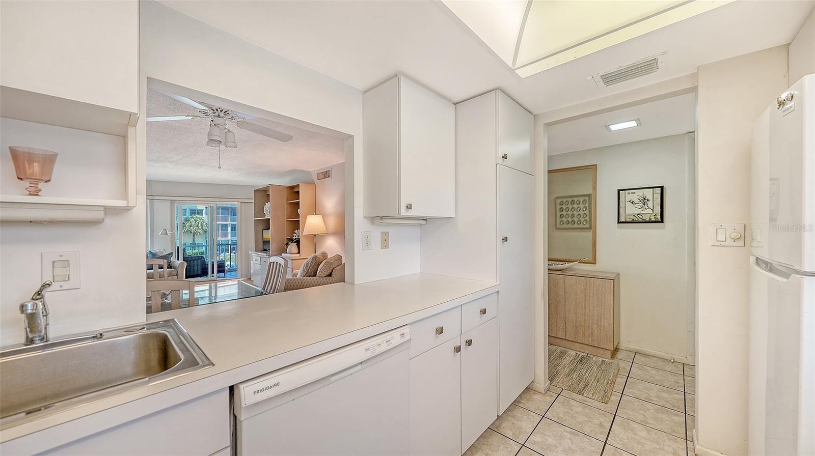 1257 S PORTOFINO DR #203