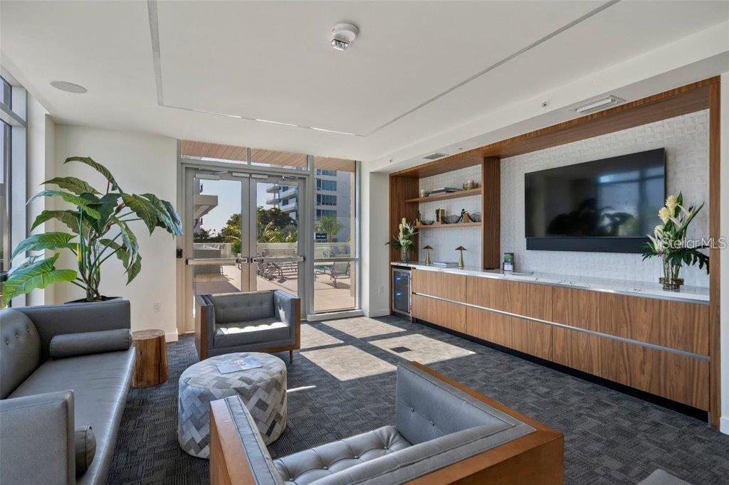 111 GOLDEN GATE PT #802PH