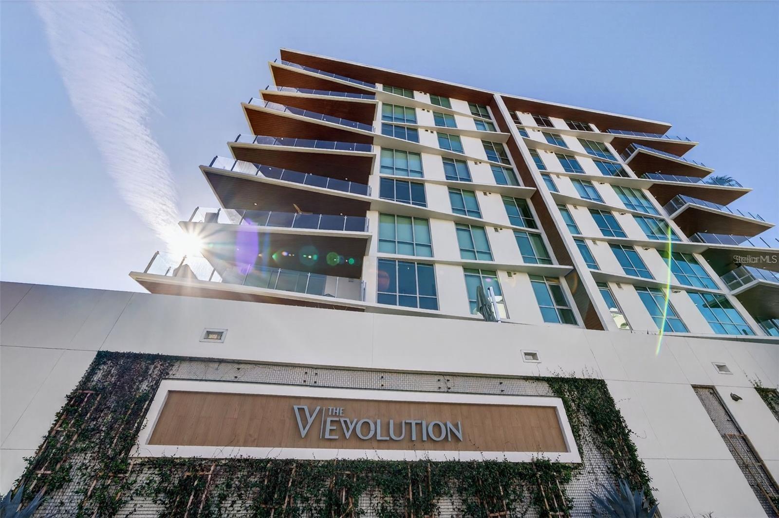 111 GOLDEN GATE PT #802PH