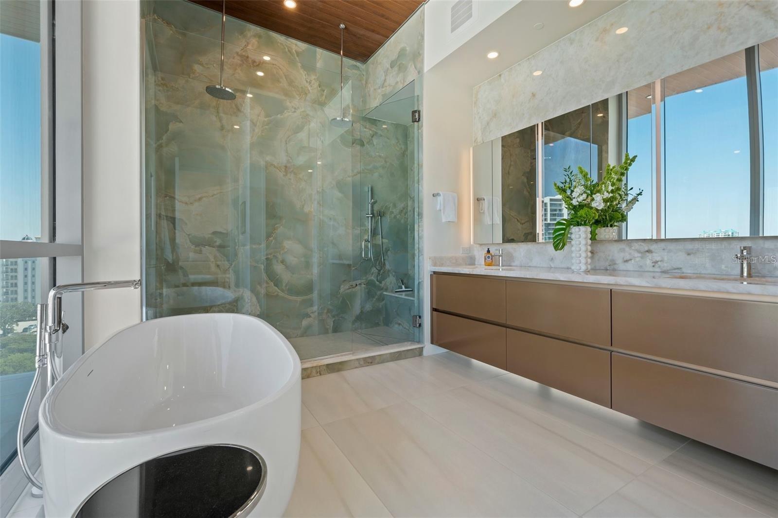 111 GOLDEN GATE PT #802PH