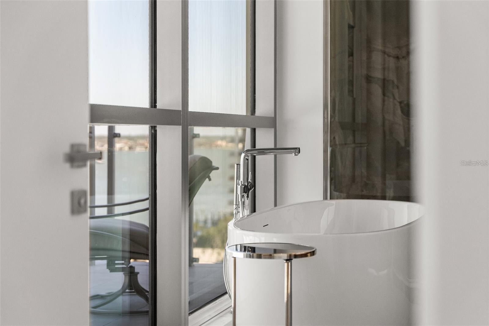 111 GOLDEN GATE PT #802PH