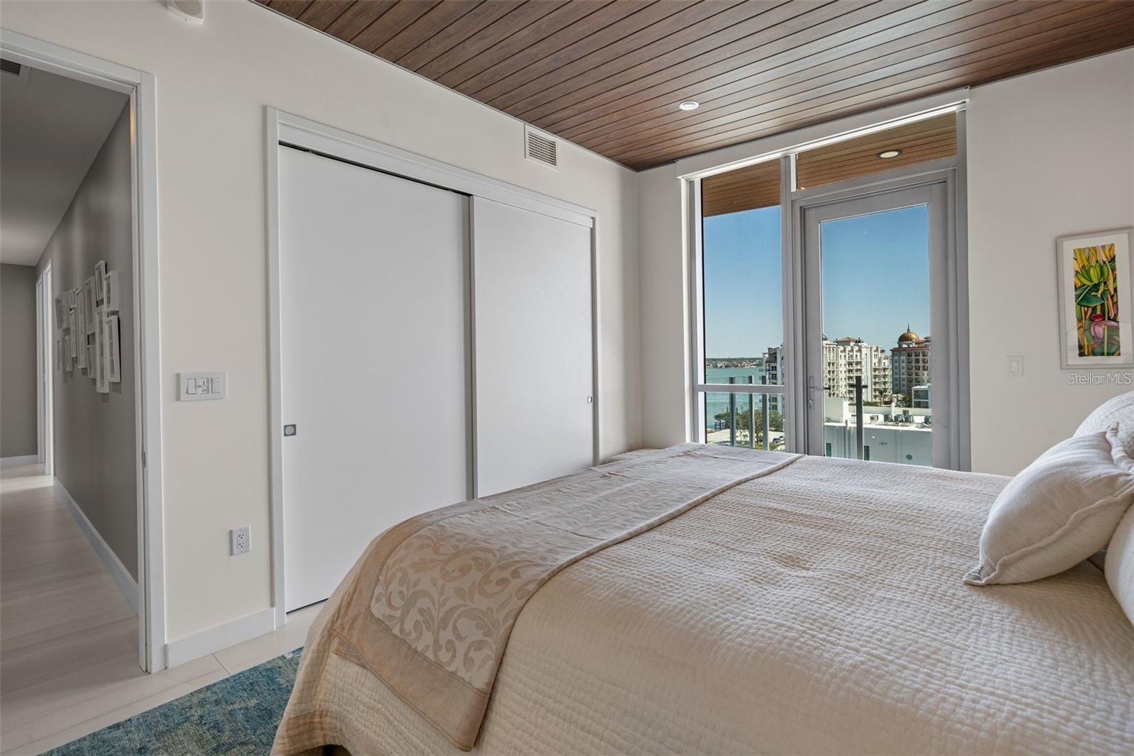 111 GOLDEN GATE PT #802PH
