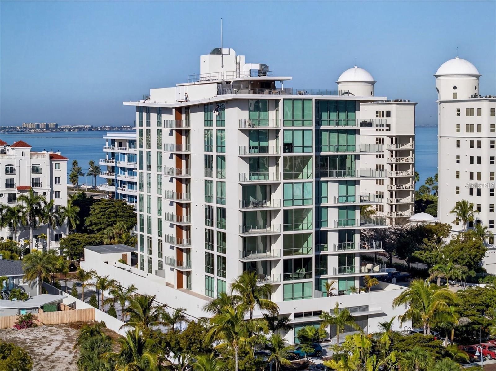 111 GOLDEN GATE PT #802PH