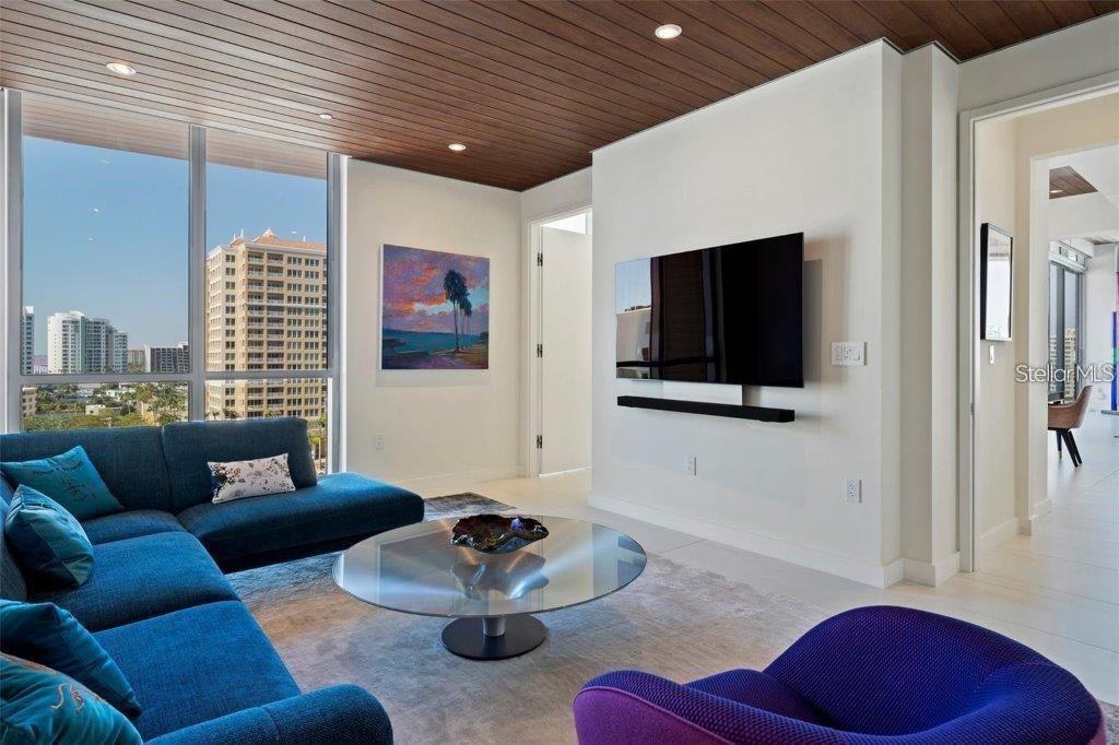111 GOLDEN GATE PT #802PH