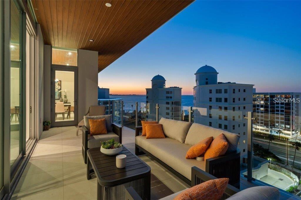 111 GOLDEN GATE PT #802PH