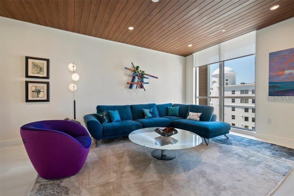111 GOLDEN GATE PT #802PH