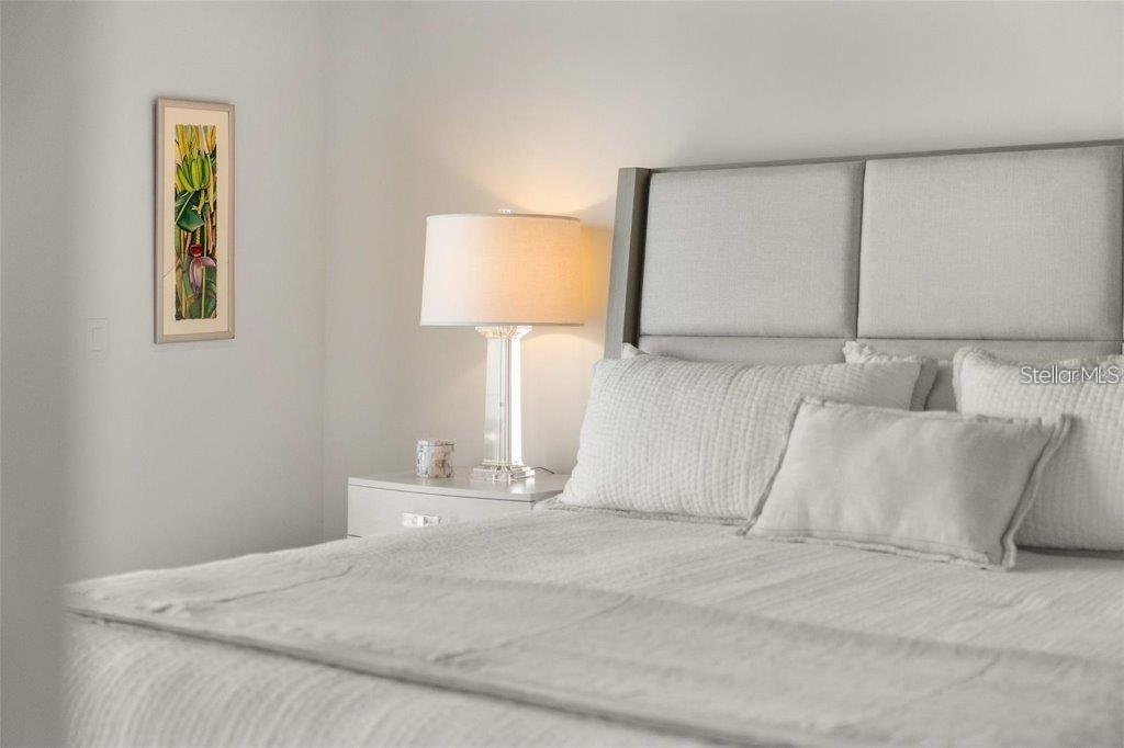 111 GOLDEN GATE PT #802PH