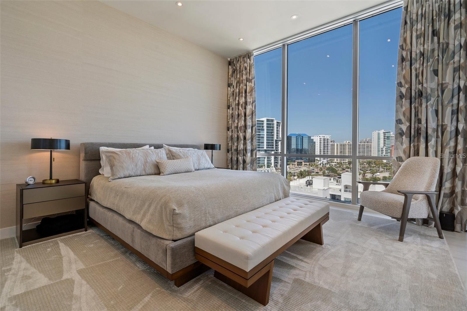 111 GOLDEN GATE PT #802PH