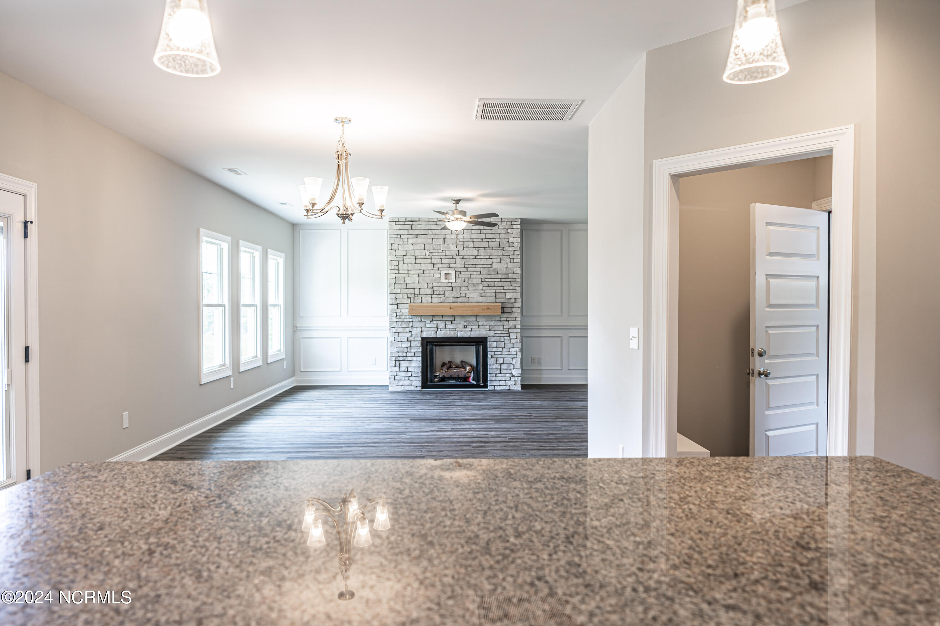 535 Dunsmore Drive 7