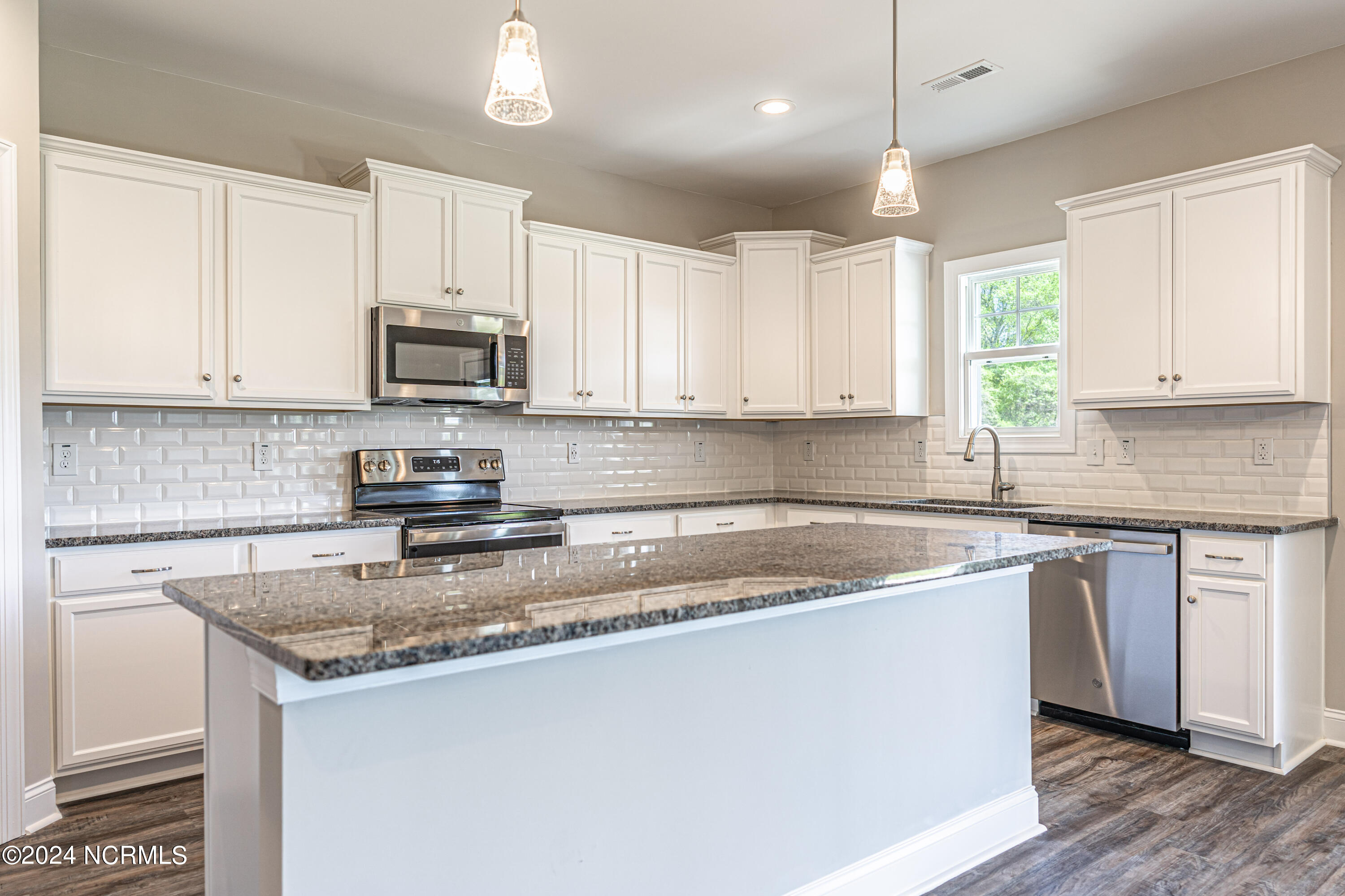 535 Dunsmore Drive 7