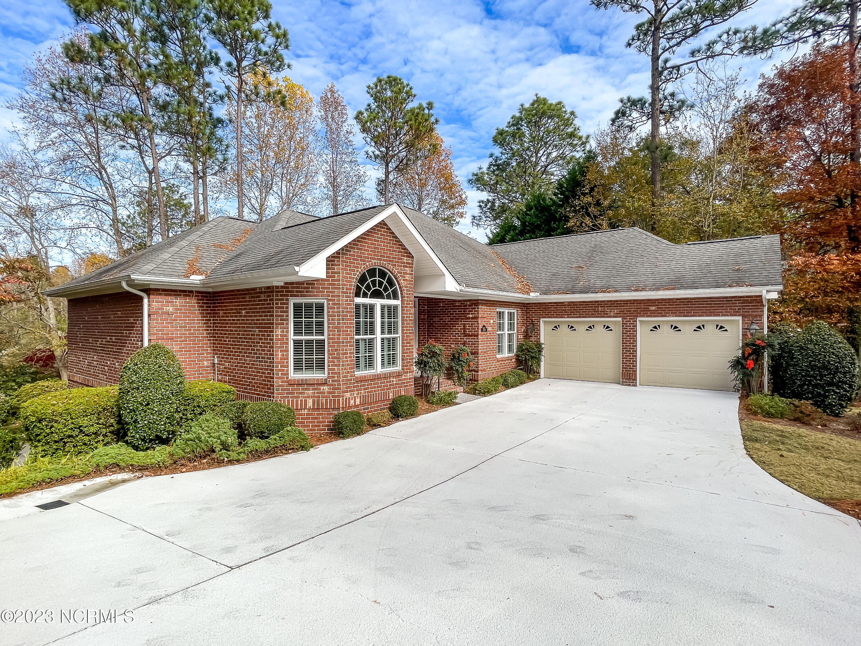 115 Lake Forest Drive SW