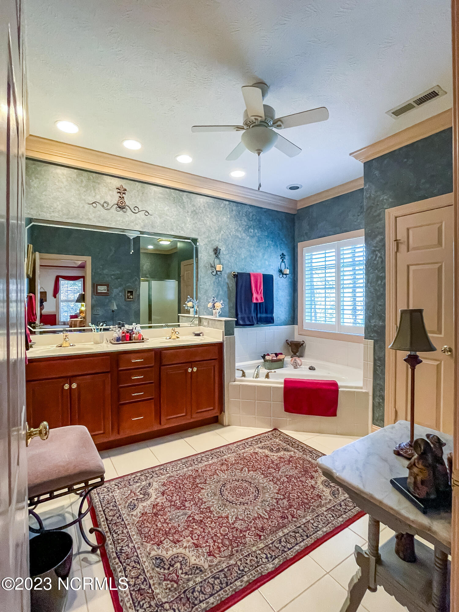 115 Lake Forest Drive SW