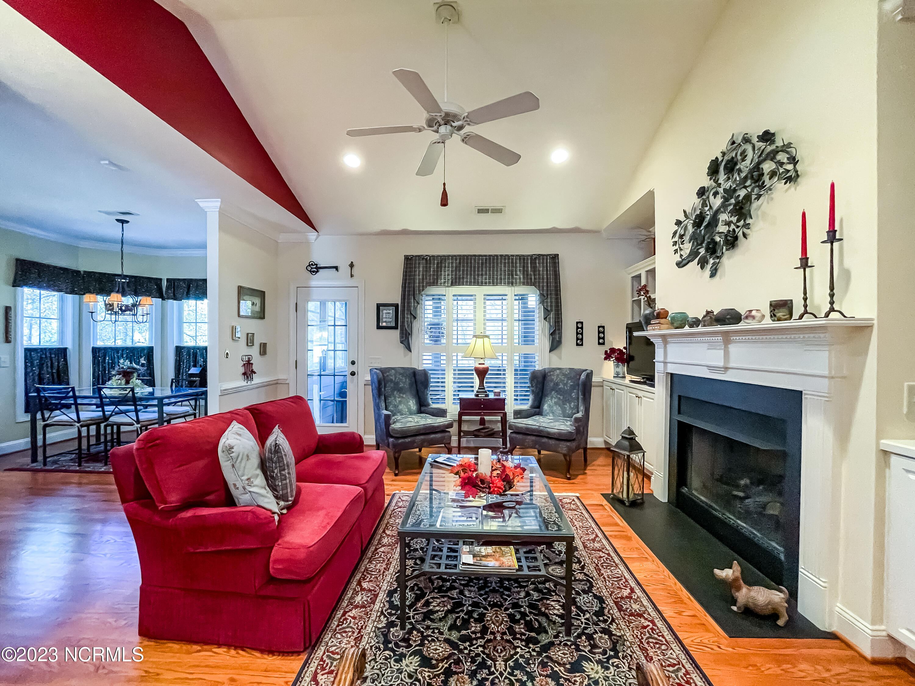 115 Lake Forest Drive SW