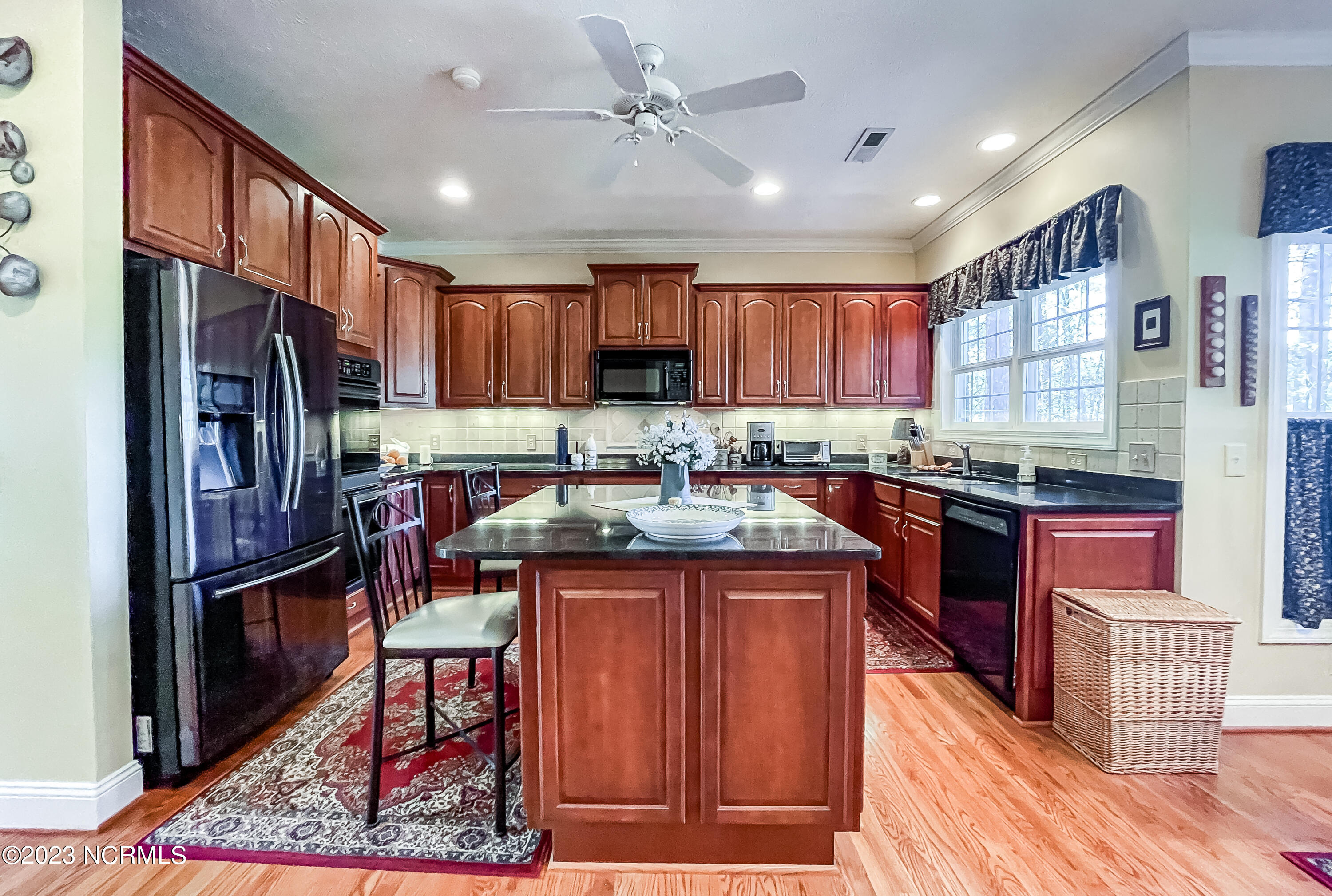 115 Lake Forest Drive SW