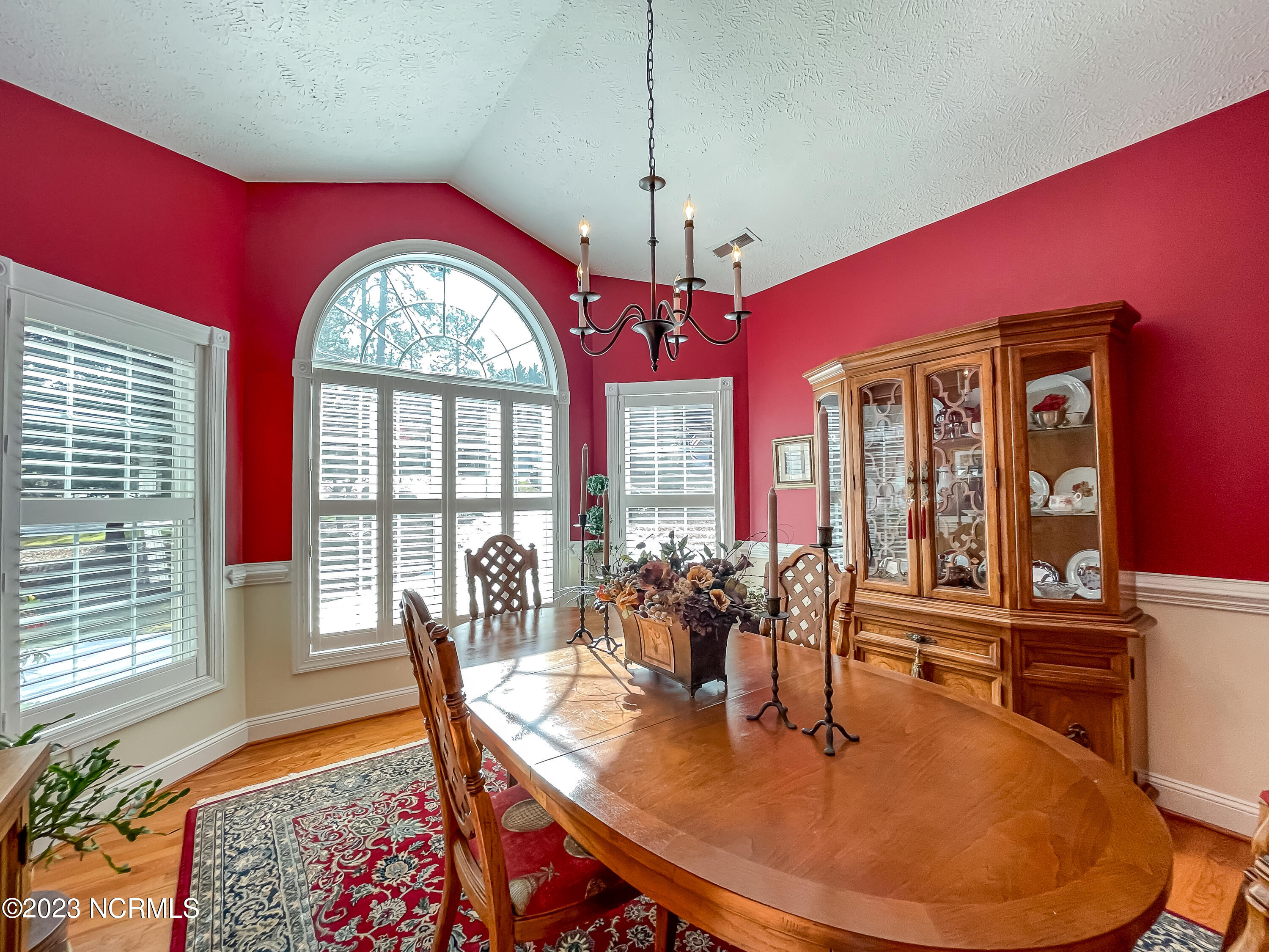 115 Lake Forest Drive SW