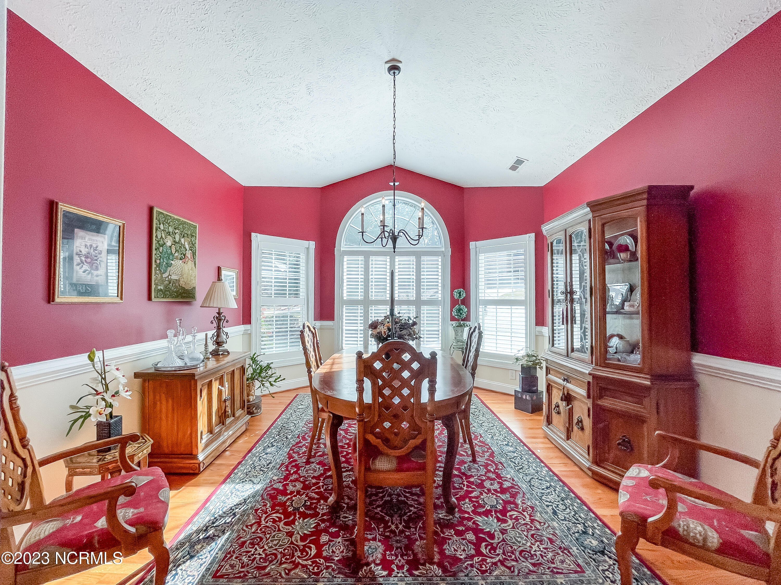 115 Lake Forest Drive SW