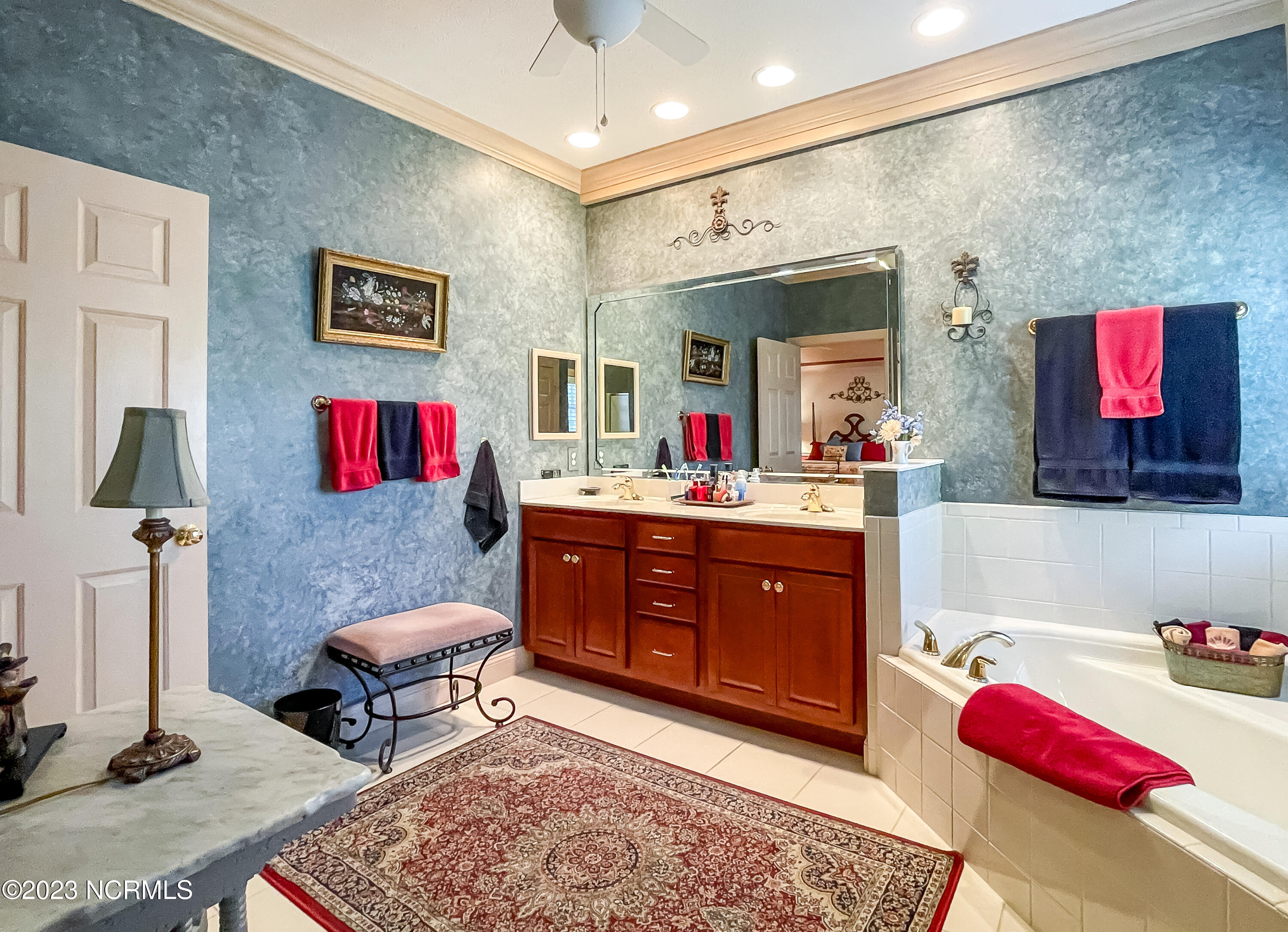 115 Lake Forest Drive SW