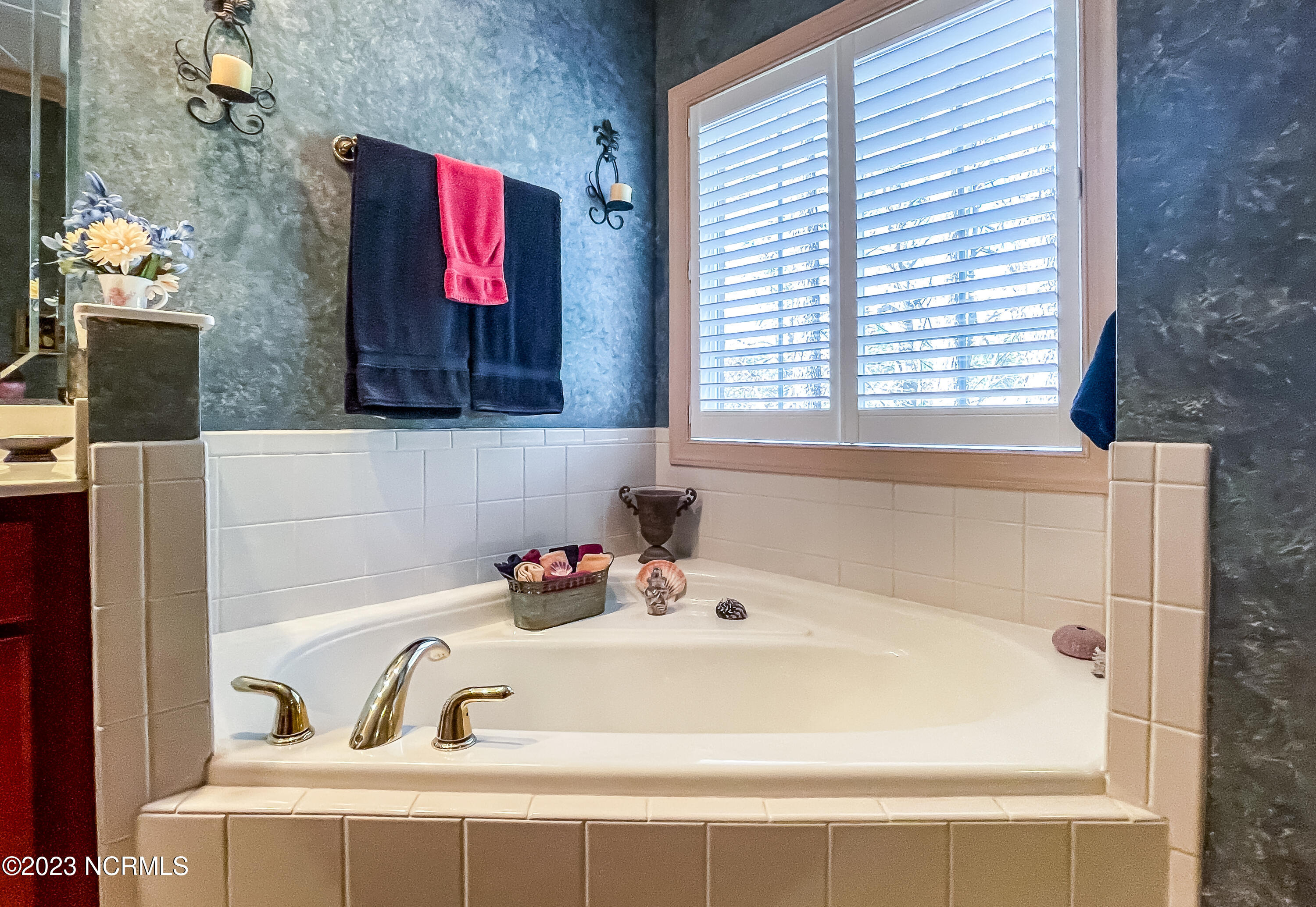 115 Lake Forest Drive SW