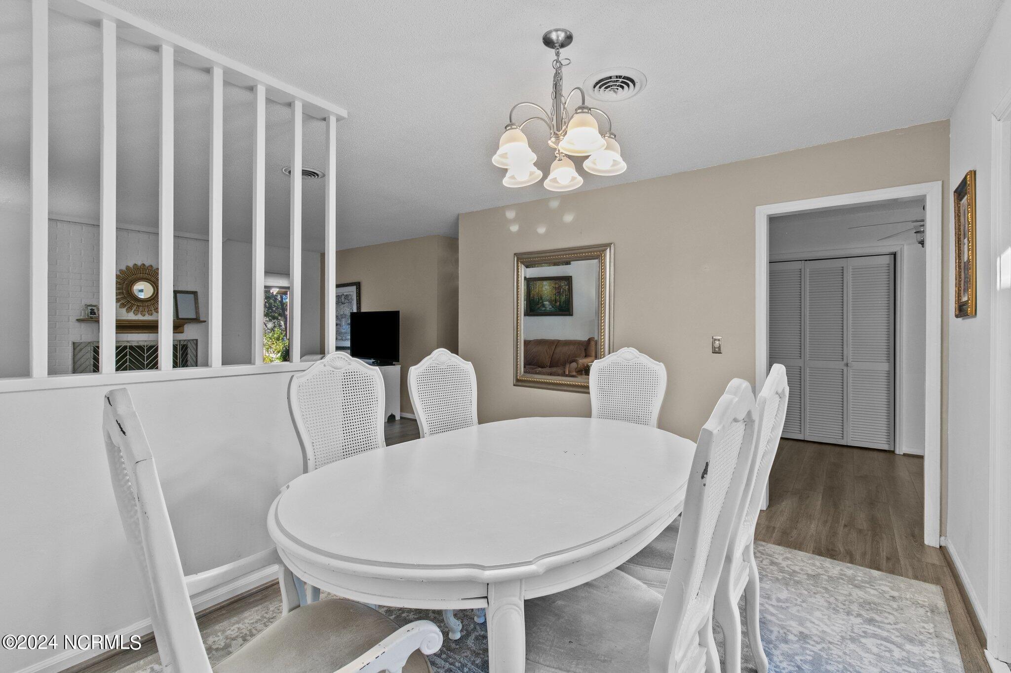 6 Canter Place