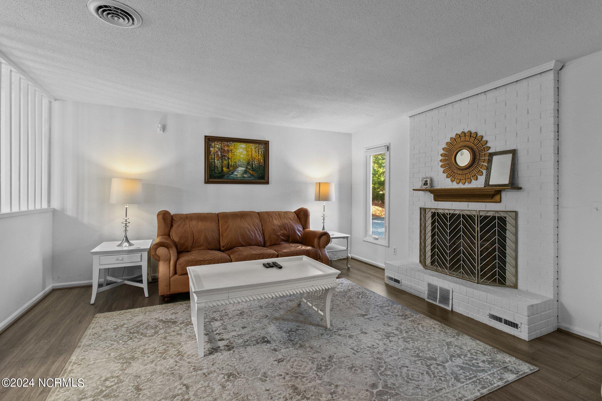 6 Canter Place