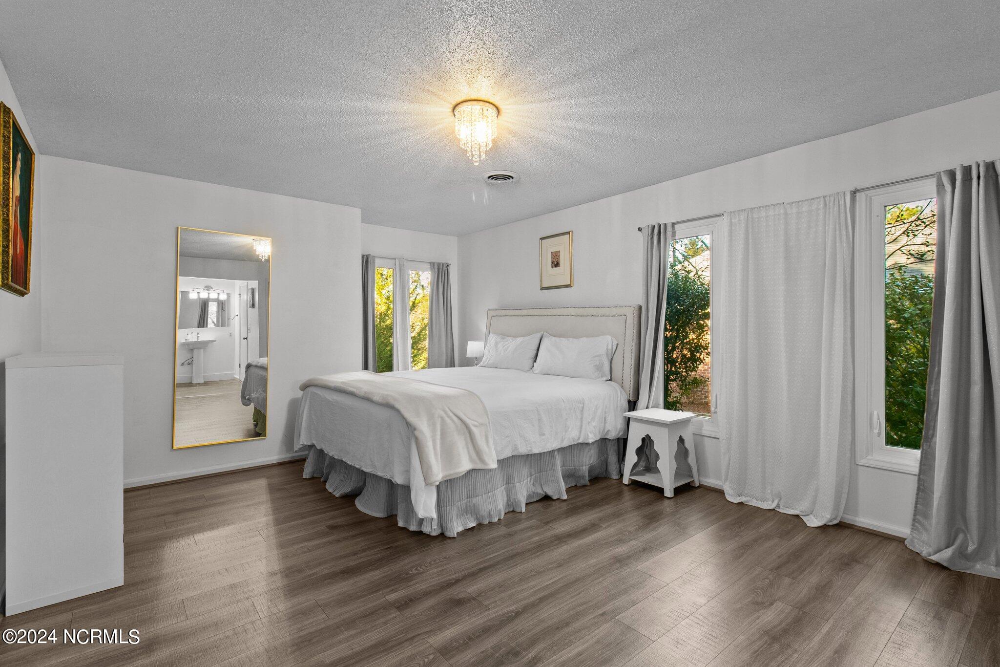 6 Canter Place