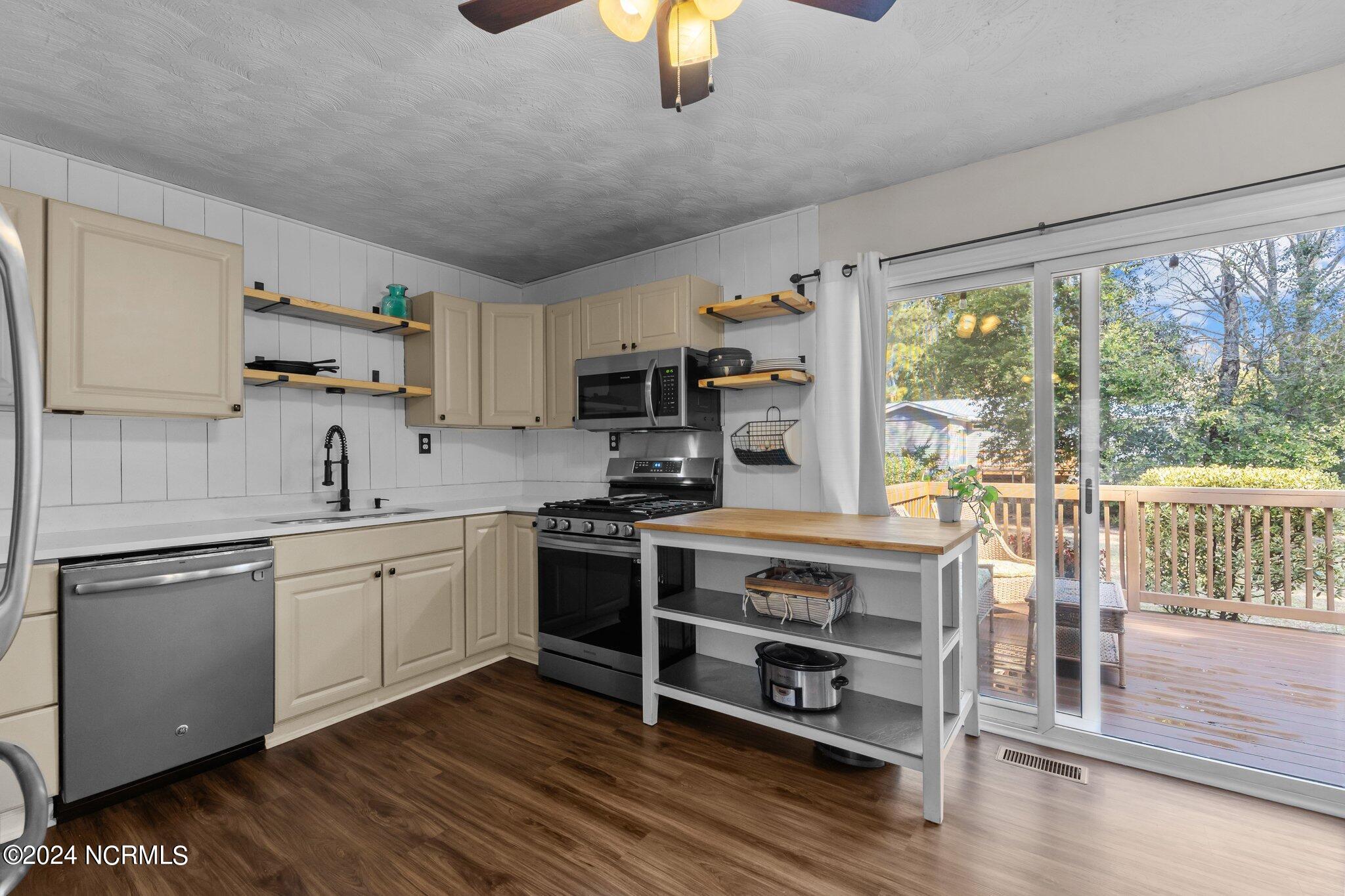 620 E New England Avenue