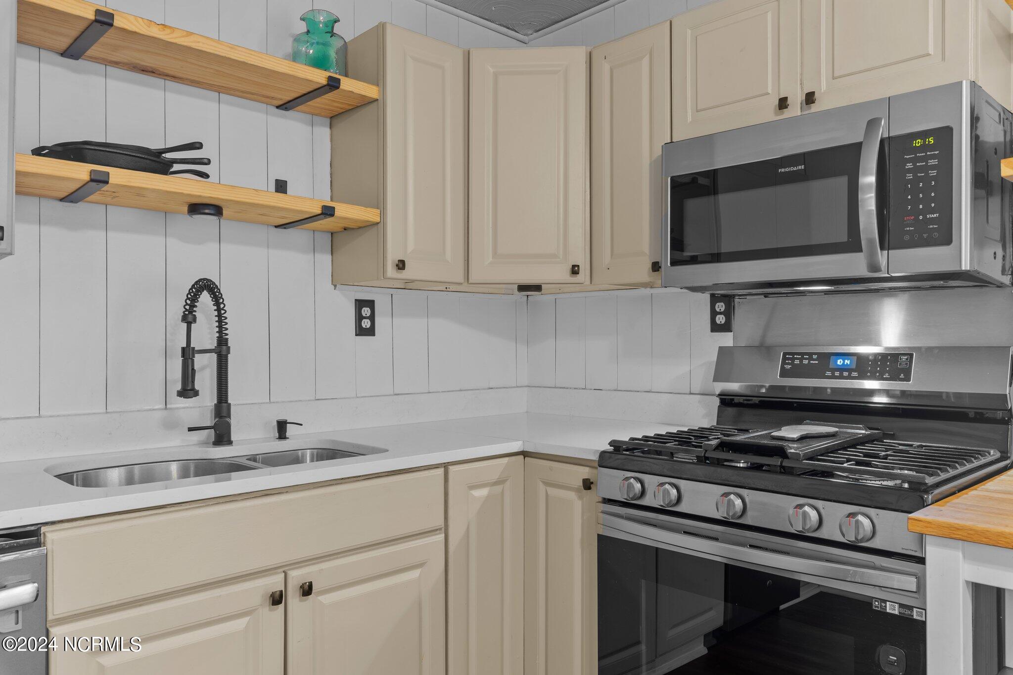 620 E New England Avenue