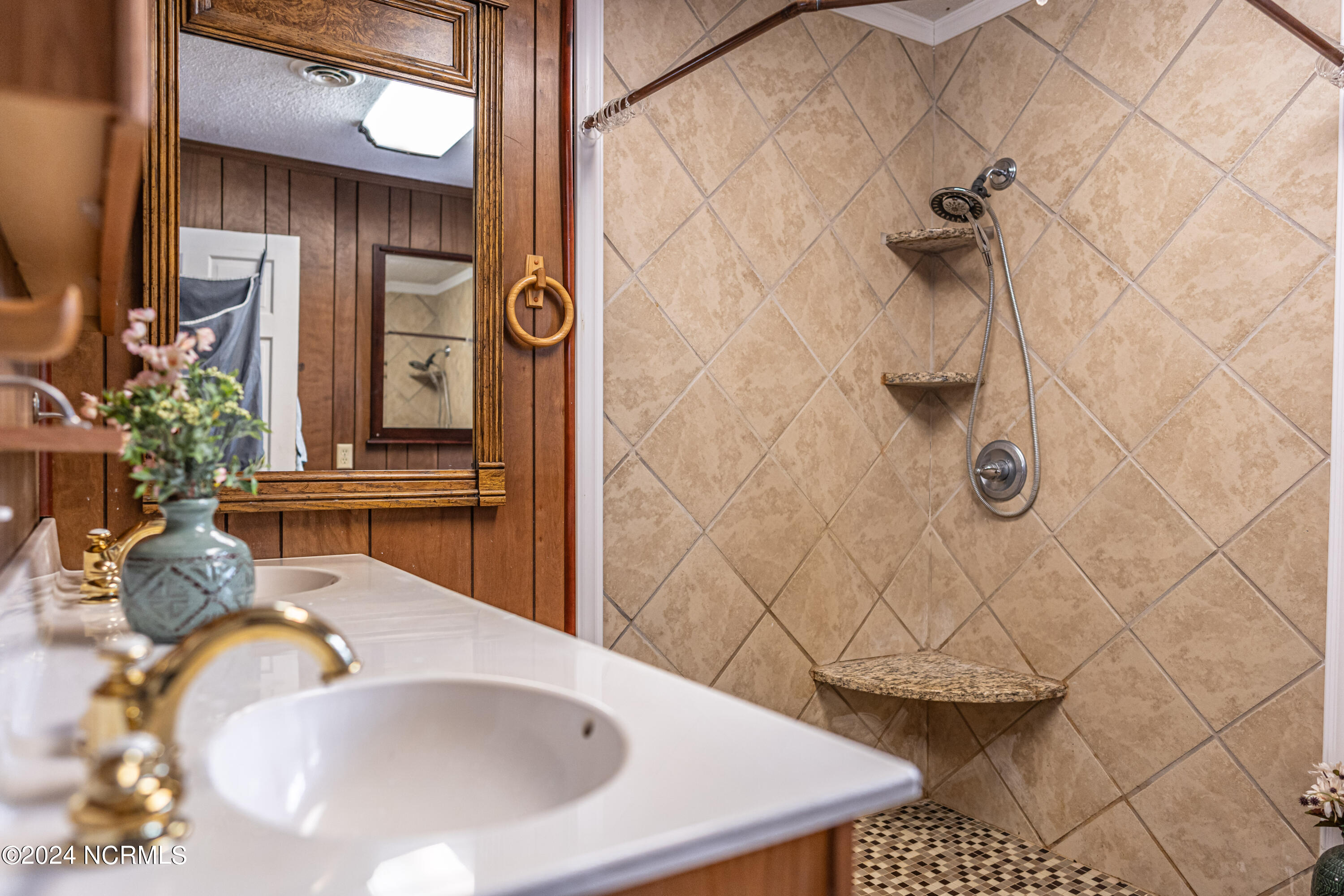 309 Pinecrest Court Road