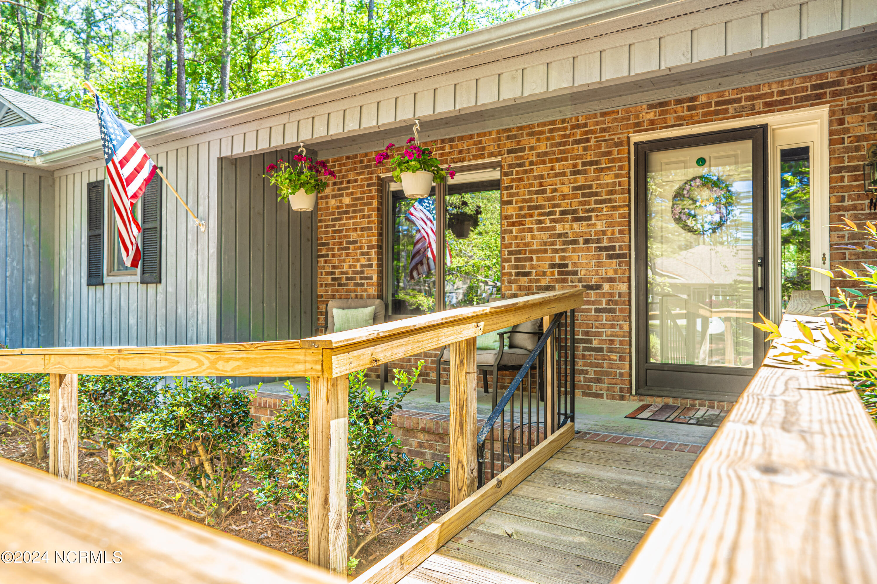 4 Apawamis Place