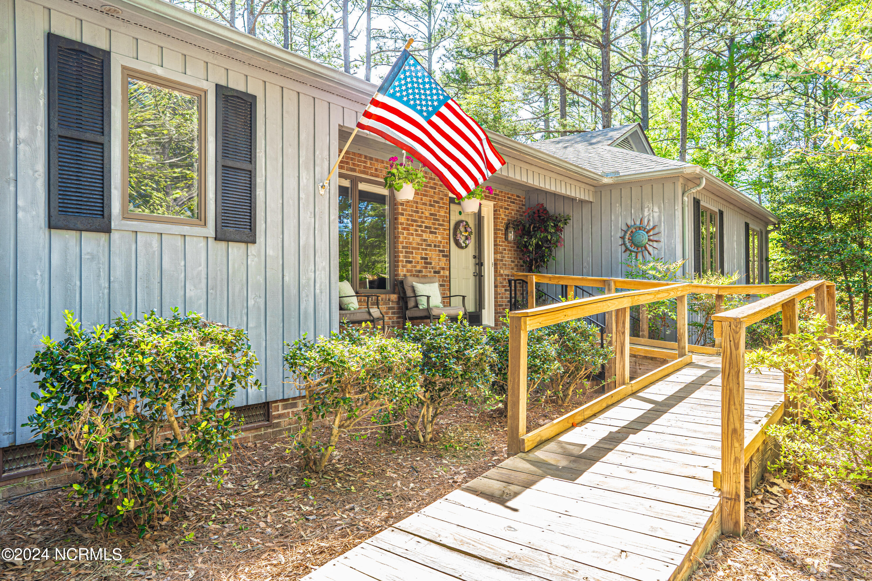 4 Apawamis Place